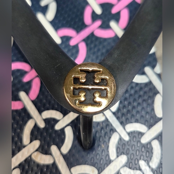 TORY BURCH SIGNATURE LOGO SANDALS. - Picture 8 of 9